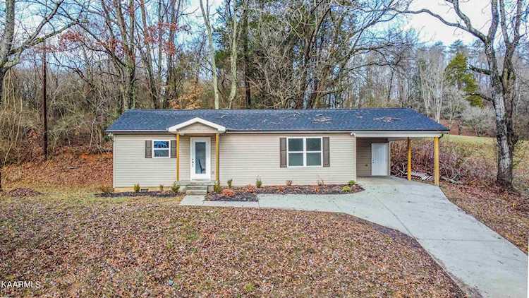 221 Offutt Rd Clinton, TN 37716