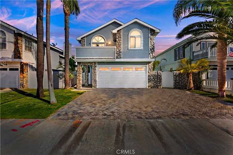 1416 Lakeside Ln Huntington Beach, CA 92648