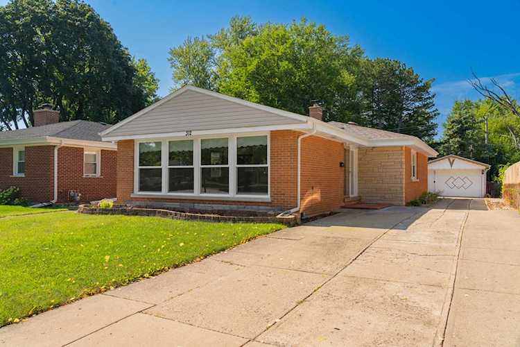 312 S Mount Prospect Rd Mount Prospect, IL 60056