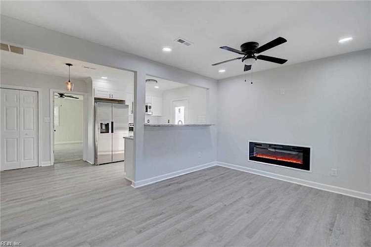 624 Decatur St Newport News, VA 23605