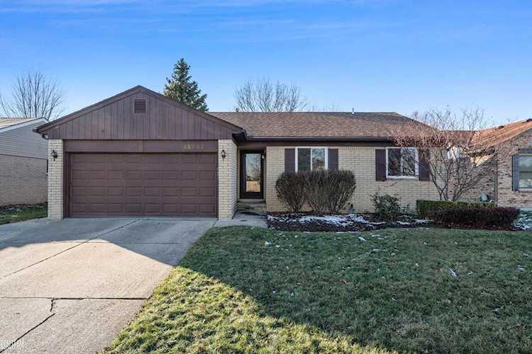 45897 Hollowoode Macomb, MI 48044
