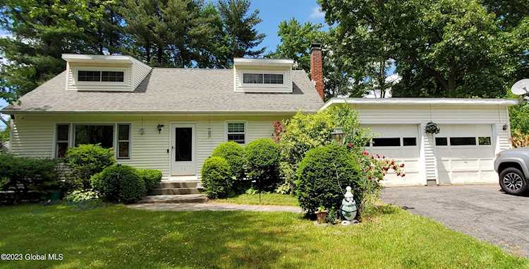 11 Greenbrier Way East Greenbush, NY 12061 | MLS 202310839 Photo 1