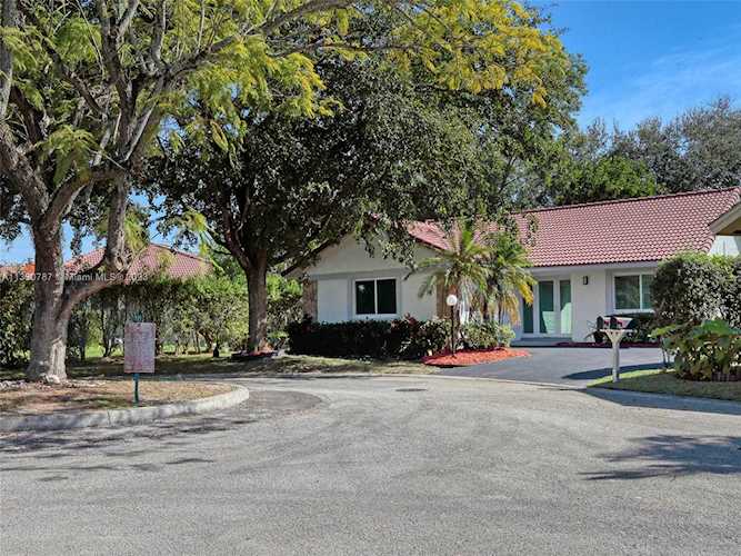 9510 Shadow Wood Ct Coral Springs, FL 33071