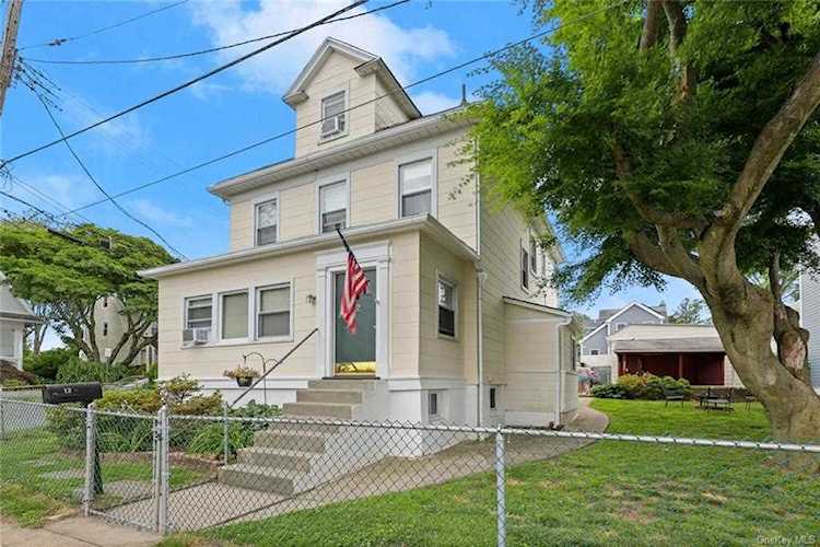 12 Locust Terrace Larchmont, NY 10538 | MLS H6193719 Photo 1