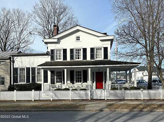 49 Franklin St Saratoga Springs, NY 12866