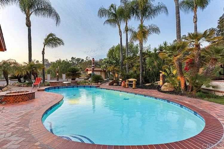 2254 La Cresta Rd El Cajon, CA 92021