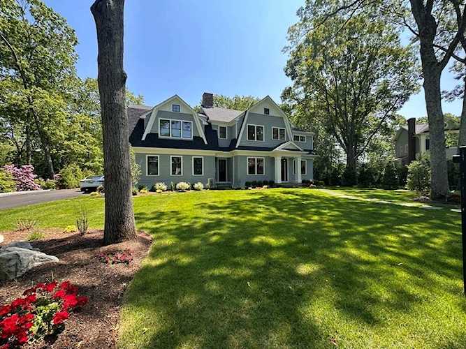 20 Wedgwood Rd Wellesley, MA 02481