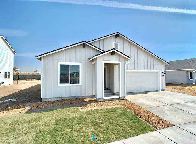 1237 NW Willow Parkway Rd Madras, OR 97741
