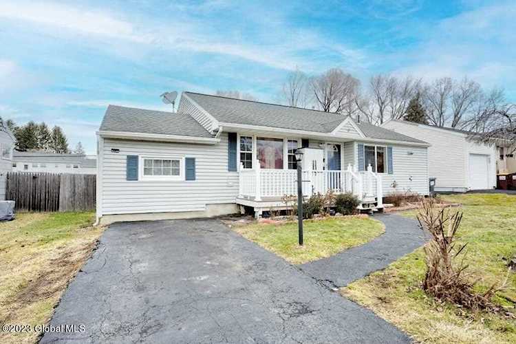 21 Dover Dr Latham, NY 12110
