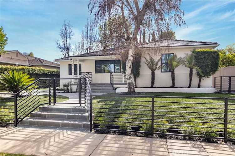 15440 Varden St Sherman Oaks, CA 91403
