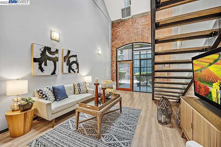 425 E 11th Street #4 Oakland, CA 94606