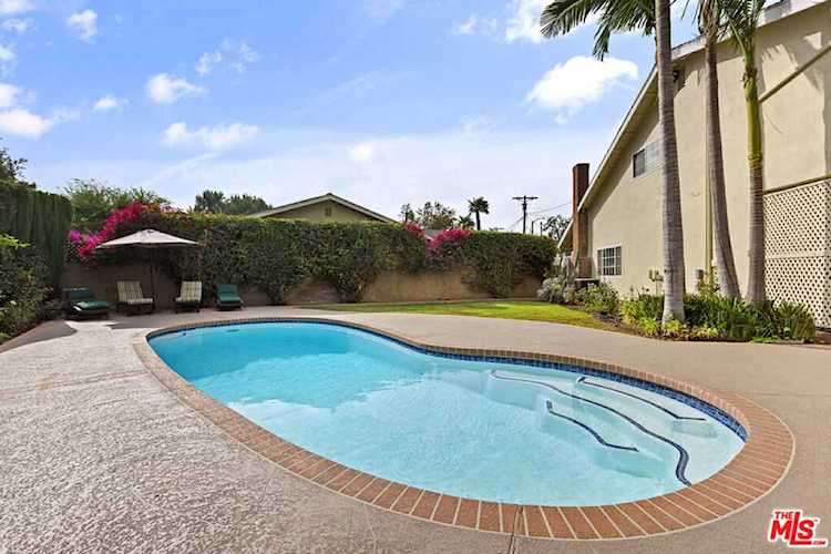 5724 Greenbush Ave Valley Glen, CA 91401