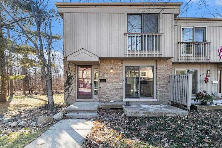 1419 Oakbrook Rochester Hills, MI 48307
