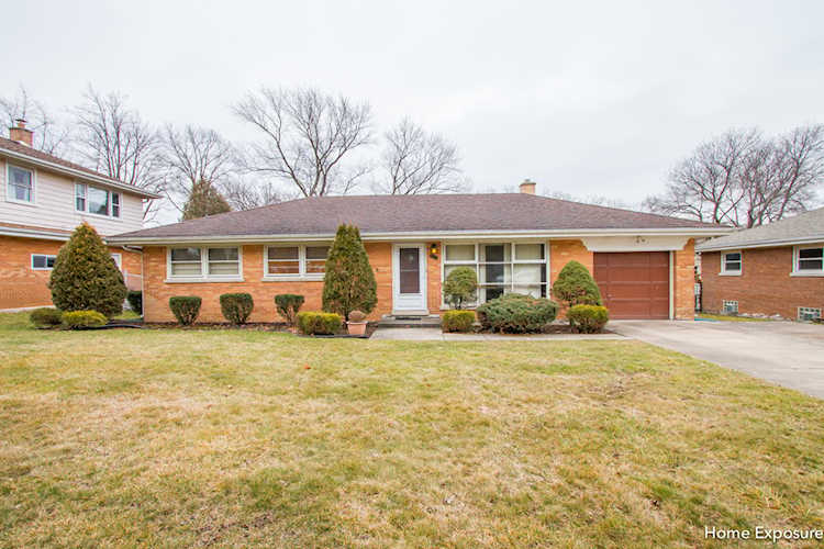 16W337 95th Place Burr Ridge, IL 60527