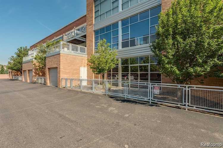 322 E Harrison Ave #1 Royal Oak, MI 48067 | MLS 2220029089 Photo 1