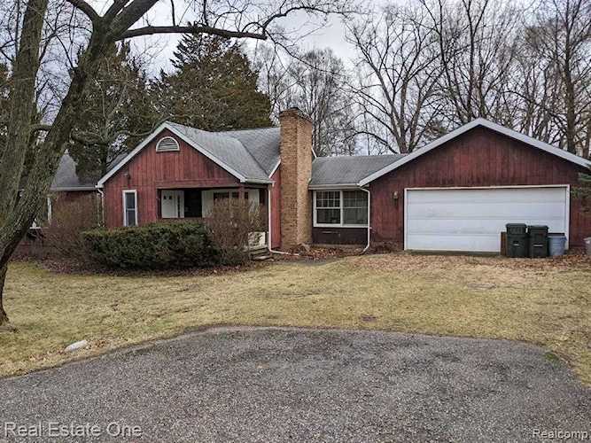 3275 Willet Rochester Hills, MI 48309