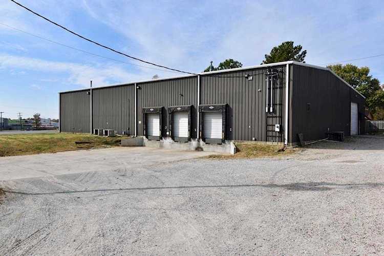 Haltom Real Estate, local REALTORS® Specialize in Selling Homes in Jackson, TN & Surrounding Areas : Madison County, Henderson County, Carroll County, Gibson County, Chester County, Hardeman County, Crockett County Photo 1