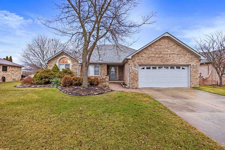 39754 Moriah Dr Sterling Heights, MI 48313