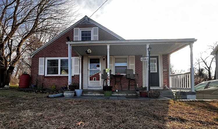 89 Agnes St Springfield, MA 01118