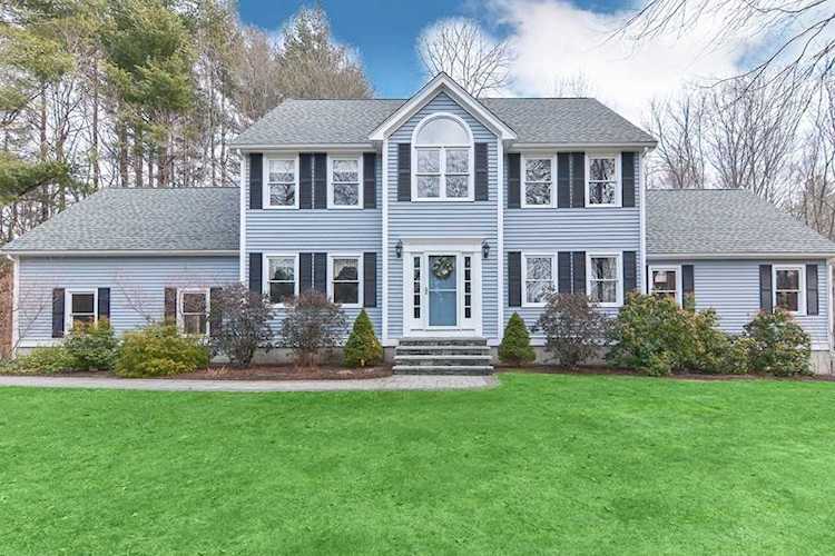 4 Goss Pond Rd Upton, MA 01568