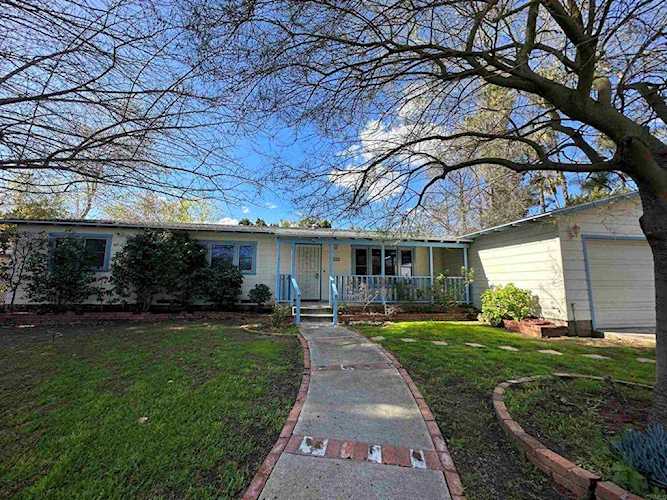 4620 Panchoy Dr La Mesa, CA 91941