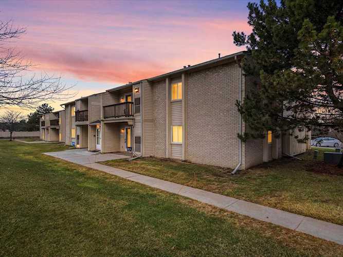 15056 Riverside Dr Sterling Heights, MI 48313