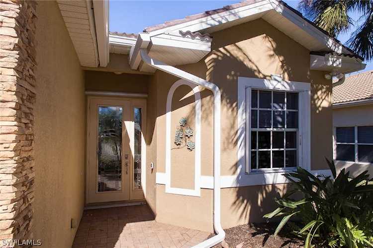 2497 Keystone Lake Dr Cape Coral, FL 33909
