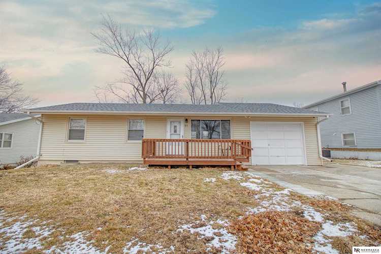 915 Pleasant Dr Plattsmouth, NE 68048