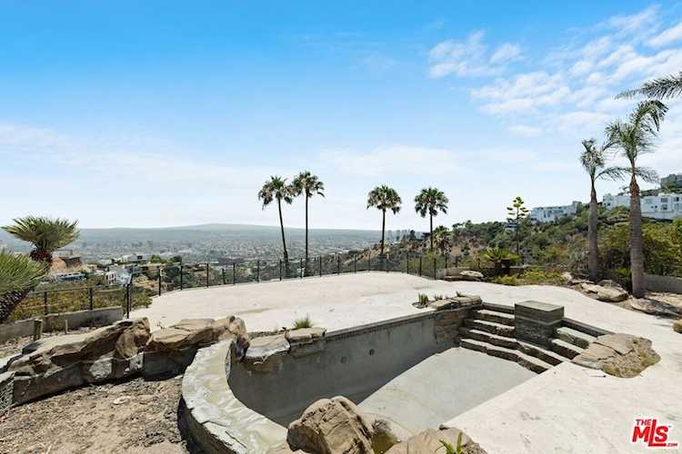 2100 Sunset Plaza Dr Los Angeles, CA 90069
