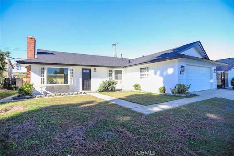 15261 Yorkshire Ln Huntington Beach, CA 92647