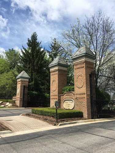 3780 Strathmore Oakland, MI 48363