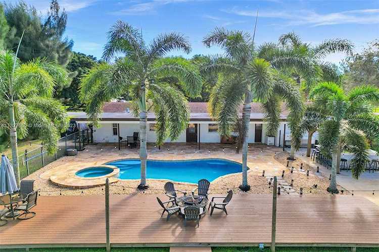 14711 SW 21st St Davie, FL 33325
