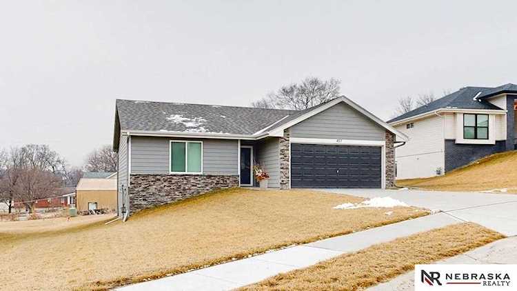 457 Eastwood Dr Louisville, NE 68037