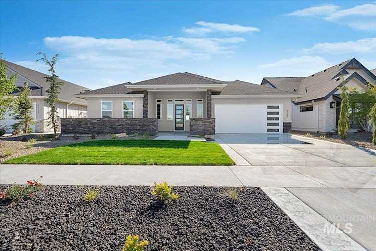 8147 W Corinthia Eagle, ID 83616