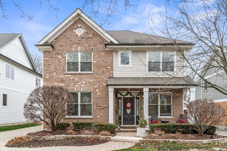 713 N Beverly Ln Arlington Heights, IL 60004