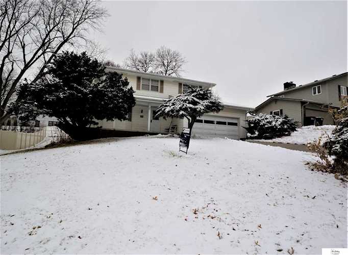 818 S 122nd St Omaha, NE 68154