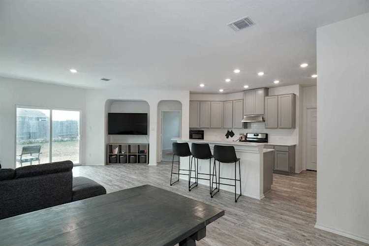 210 Asher Blue DR Hutto, TX 78634
