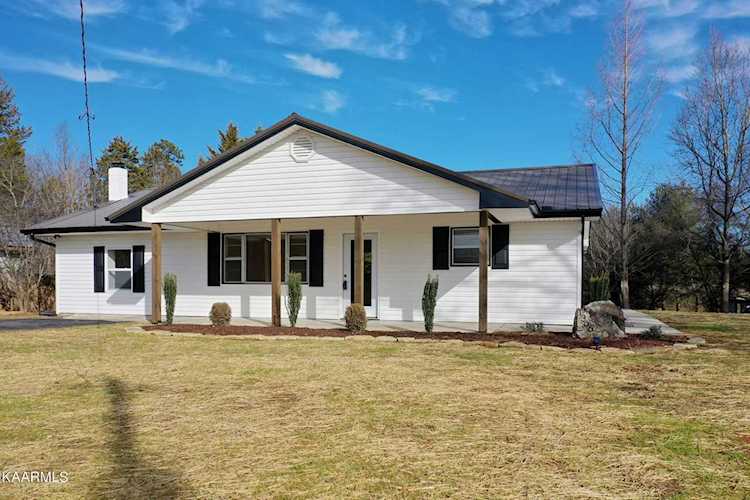 1366 Squire Fox Rd Dandridge, TN 37725