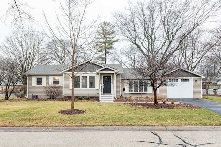 1438 S 6th St St. Charles, IL 60174