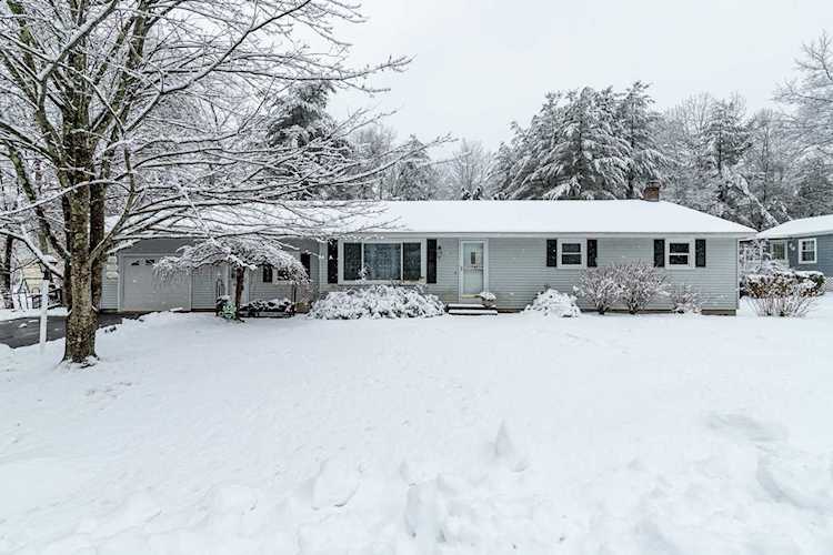5 Yorkway Dr Nashua, NH 03062