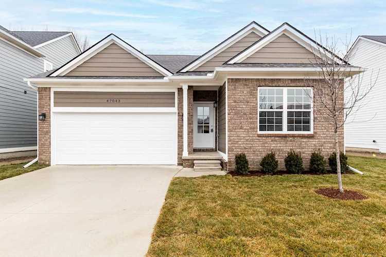47008 Brookview Dr Chesterfield Twp, MI 48047