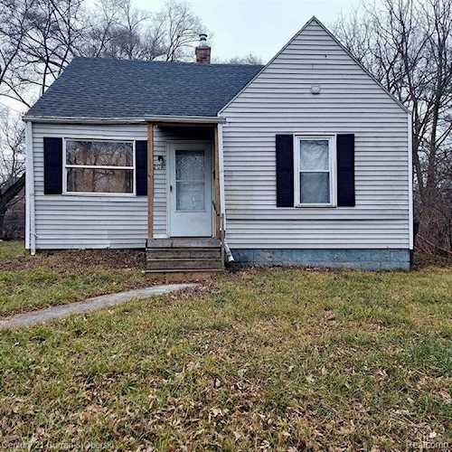 2118 Harriet St Inkster, MI 48141