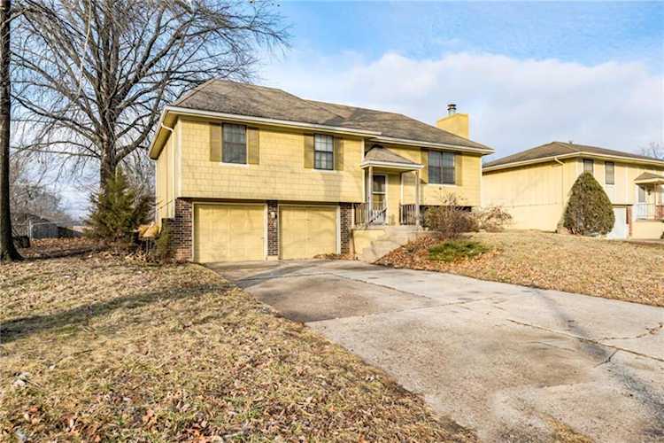 104 SE Flagstone Dr Lee's Summit, MO 64063 | MLS 2418864 Photo 1