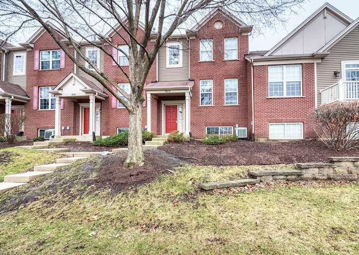 1012 Bradford Dr Naperville, IL 60563