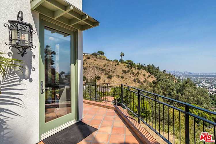 8495 Hillside Ave Los Angeles, CA 90069