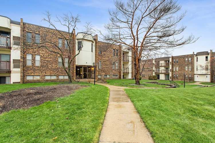 2220 Country Club Dr #24 Woodridge, IL 60517