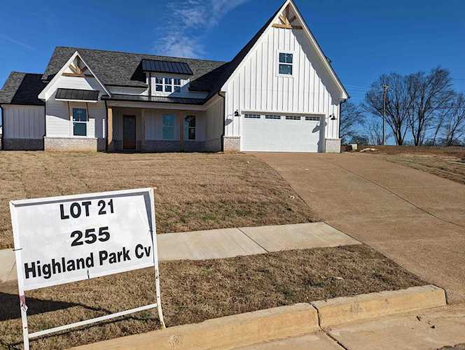 255 Highland Park Cv Oakland, TN 38060