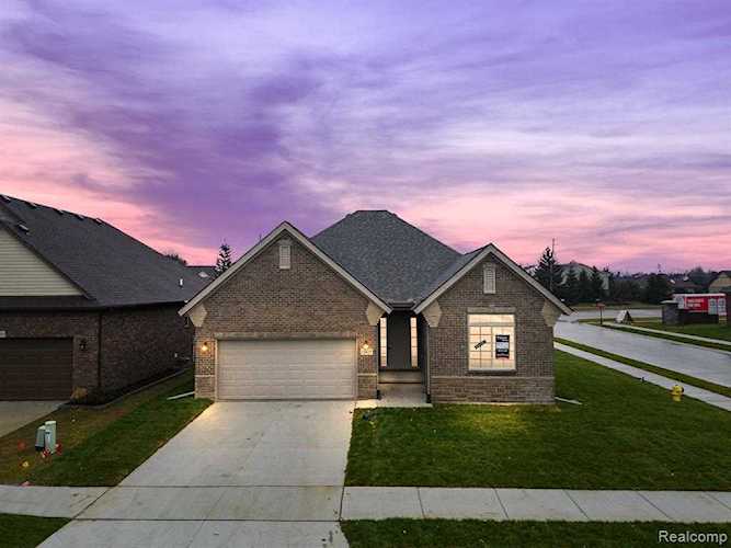 15415 Eton Pointe Clinton Township, MI 48035
