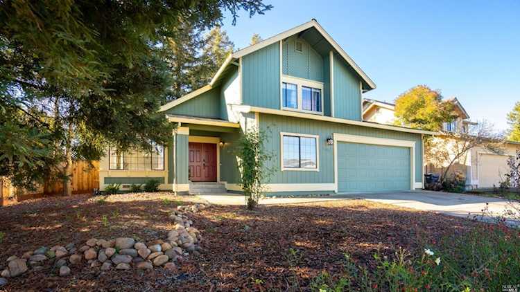 1592 Cerro Sonoma Circle Petaluma, CA 94954