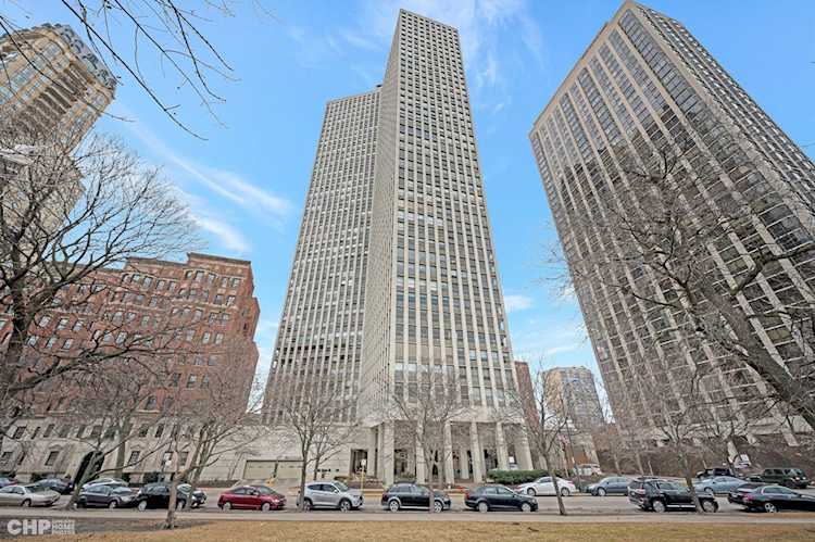 2626 N Lakeview Ave #2104 Chicago, IL 60614 | MLS 11703479 Photo 1